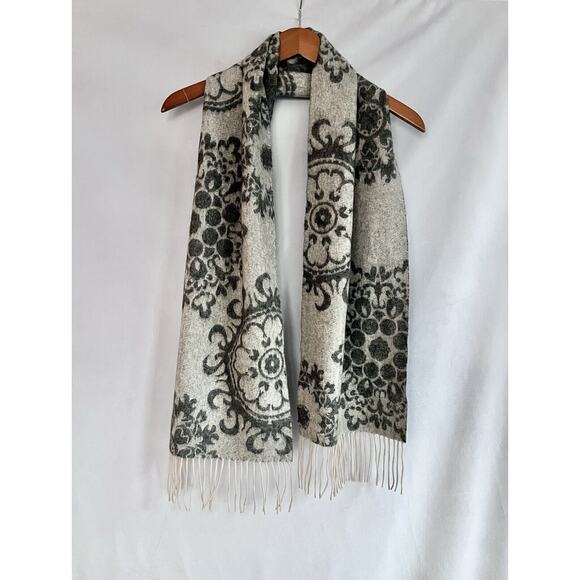 Nordstrom 100% Cashmere Scarf Reversible White Gray Lightweight Women Fringe EUC - Picture 3 of 6